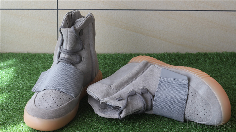 Adidas yeezy boost 750 grey gum glow in the dark